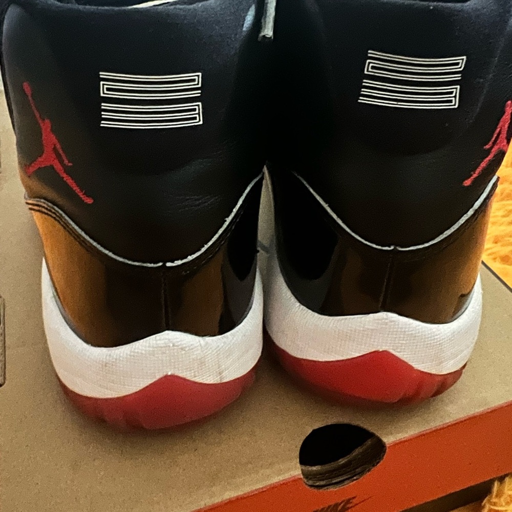 Air Jordan Retro Bred 11 - Picture 4 of 9
